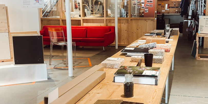 Vue générale de la matériauthèque de l’agence de design Félix et associés dédiée à la sélection d’éco-matériaux