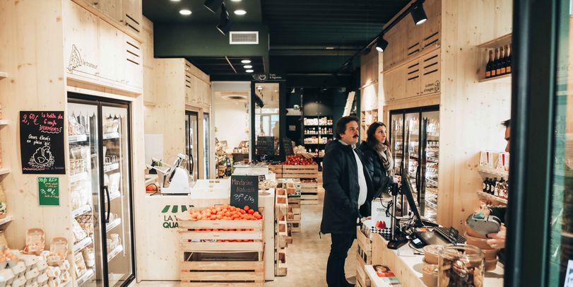 Design d'espace d'une épicerie de quartier à Bordeaux