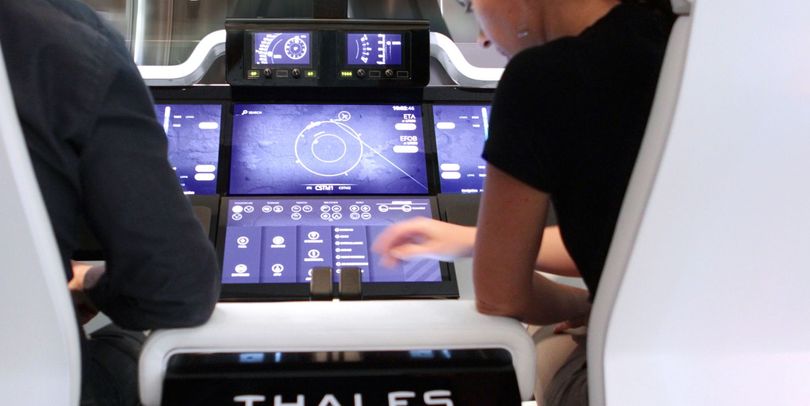 Avionics 2020 / Thales (photo 3)