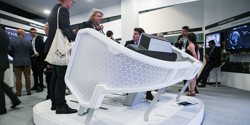 Maquette de cockpit concept pour tester les interfaces et usages futurs dans un projet de design industriel