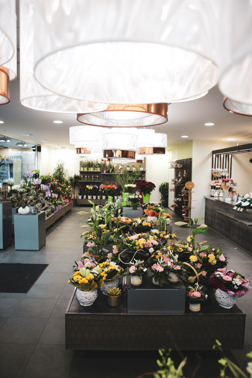 Mobilier professionnel conçu pour l’agencement d’un magasin de fleurs en franchise