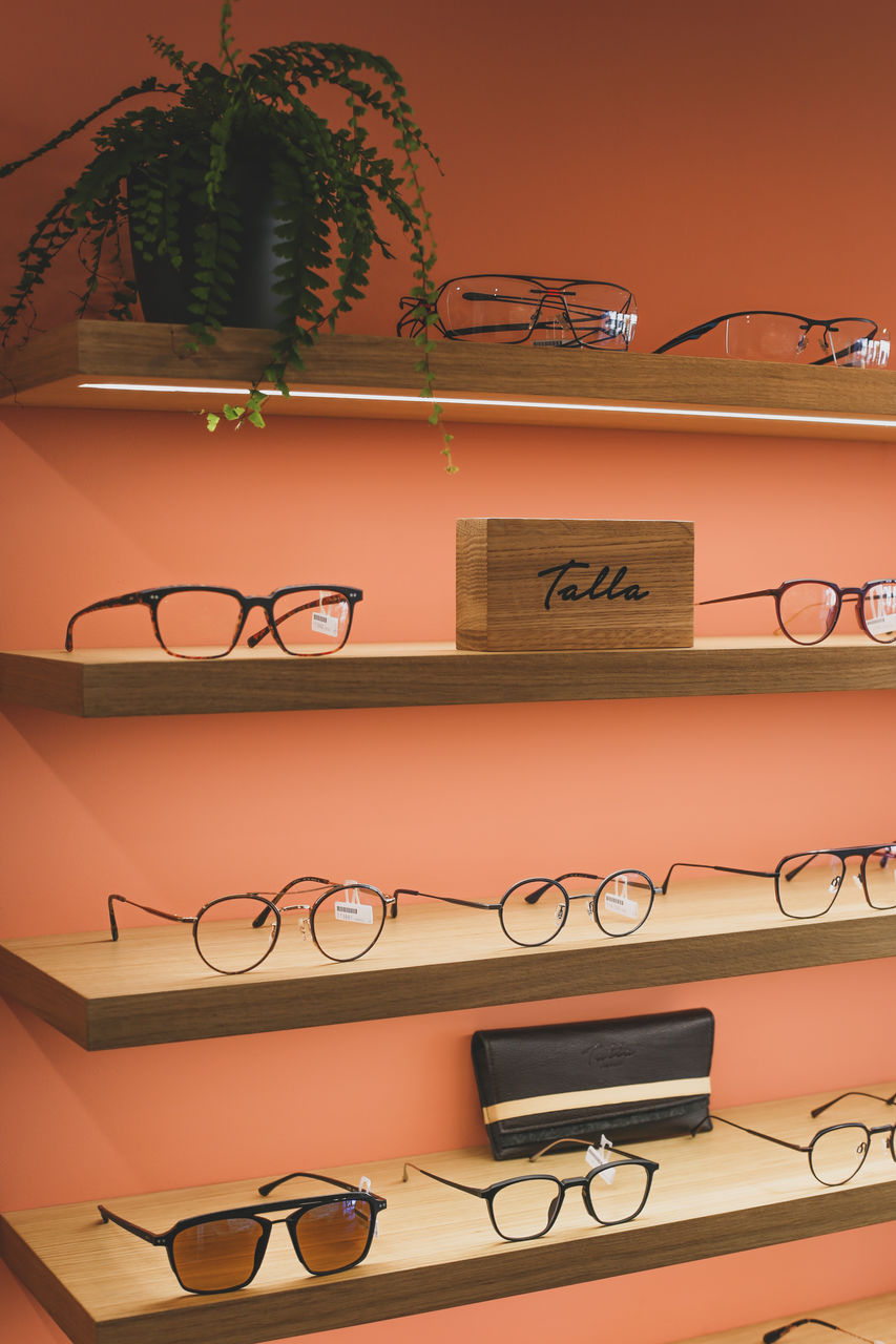 Concept de magasins d’optique pour Corfias