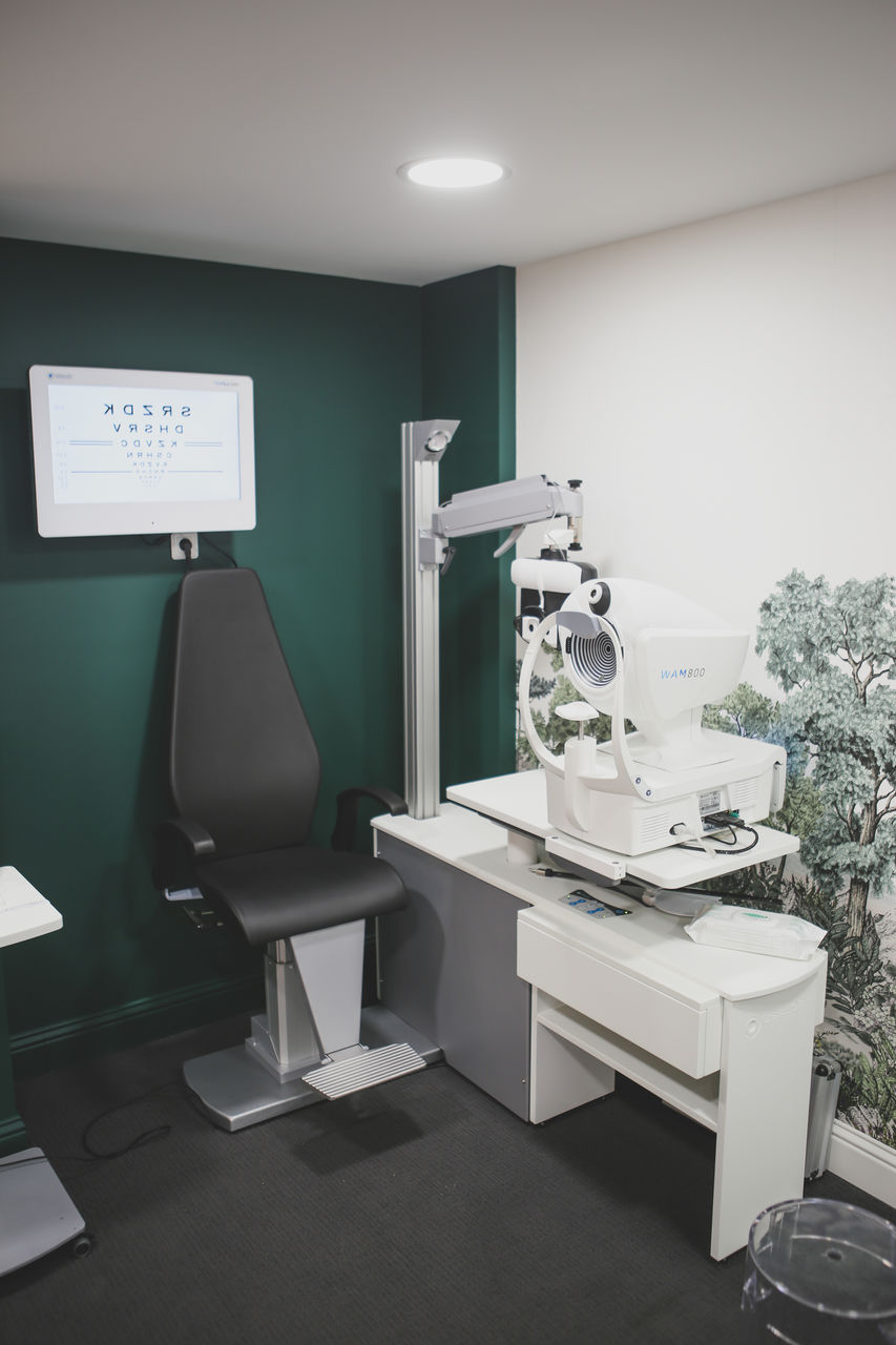 Concept de magasins d’optique pour Corfias