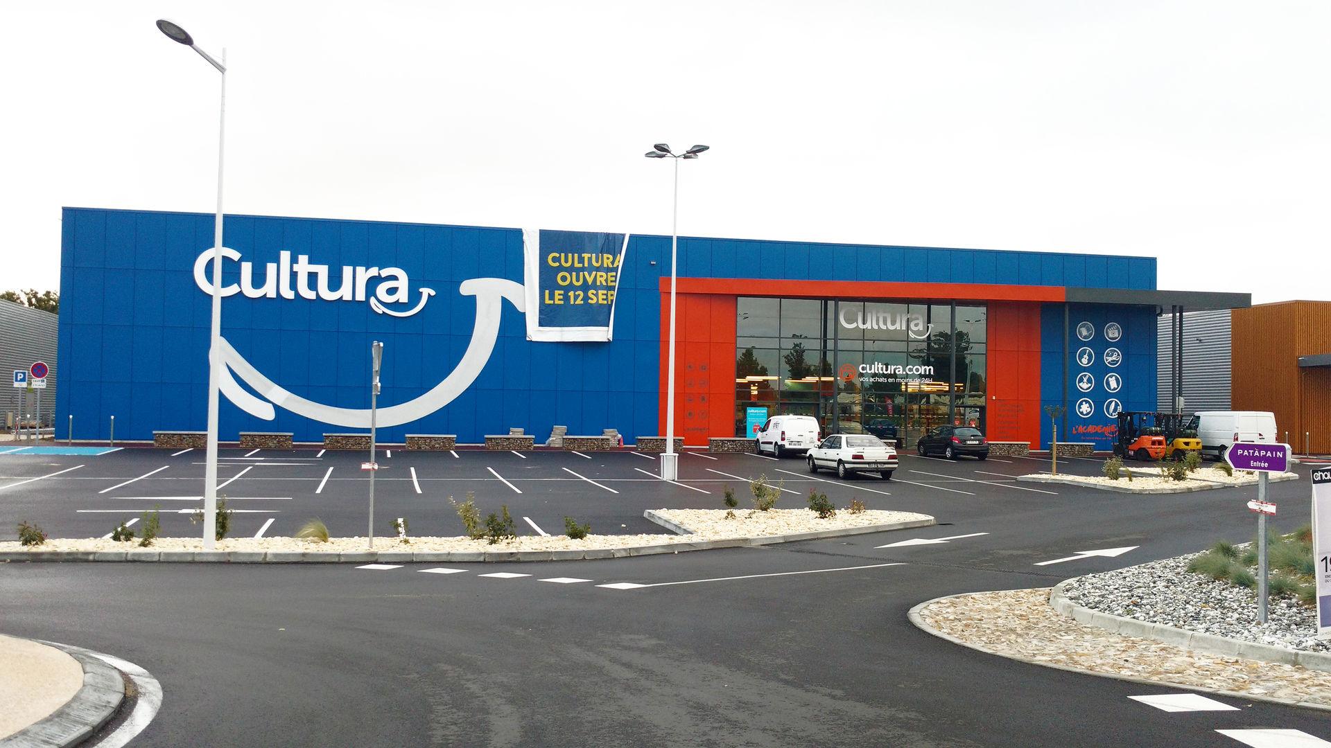 Concept d'enseigne pour les magasins Cultura (photo 9)