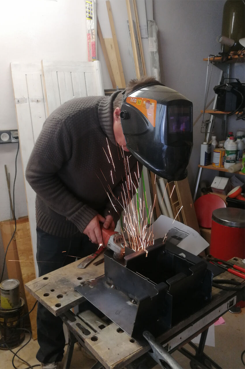 Prototype après conception du distributeur de protections menstruelles Cyclezen réalisés par l’agence Félix et associés