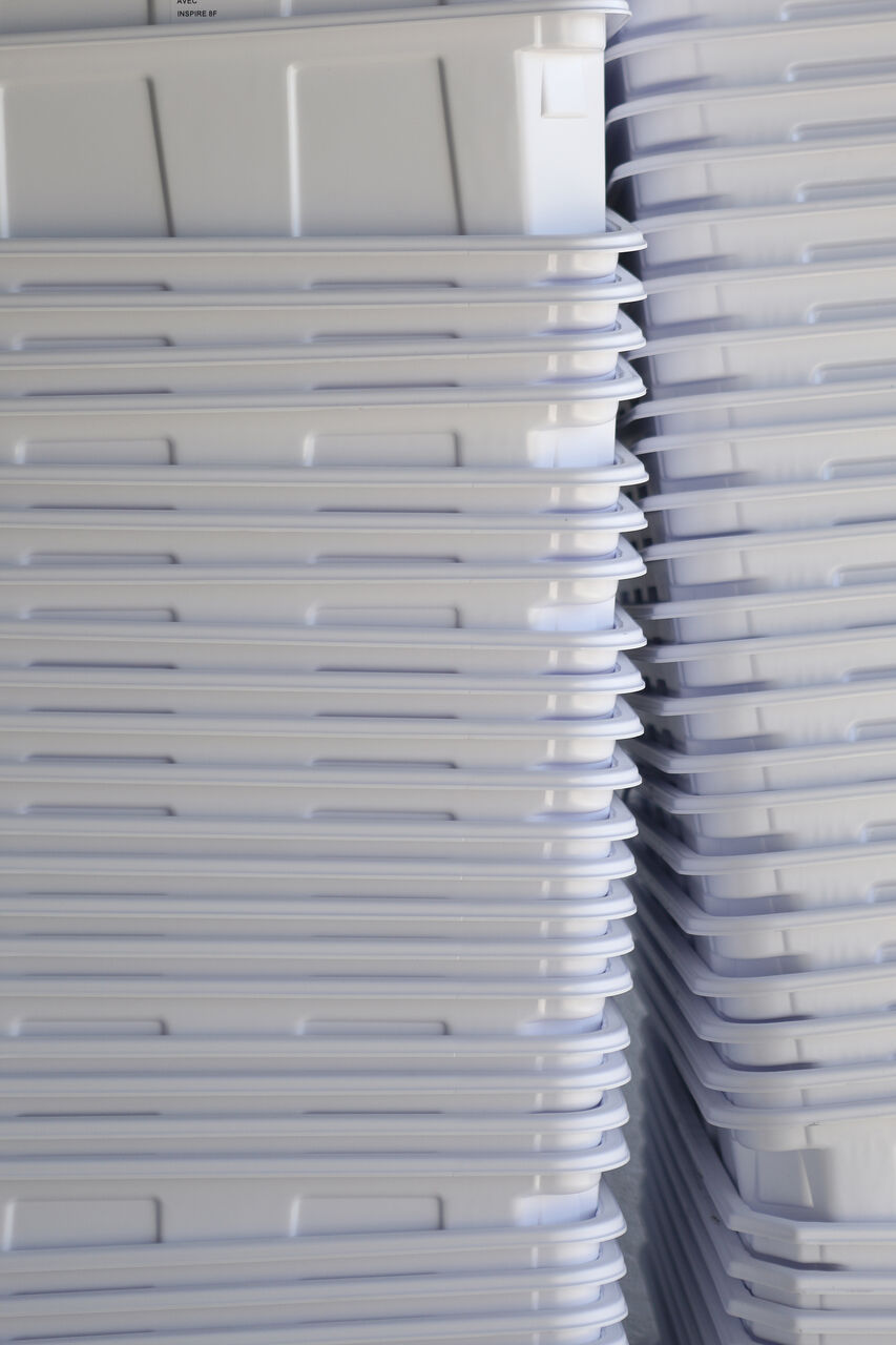 Bacs chirurgicaux en plastique destinés au recyclage pour un projet en économie circulaire