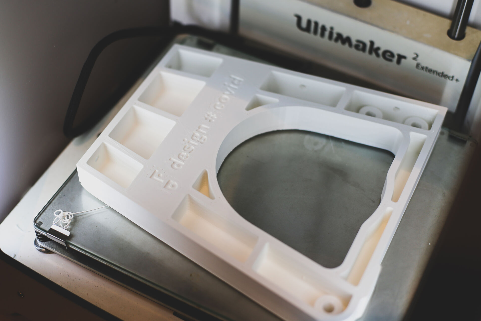 Pièce de respirateur imprimée en 3D sur imprimante de bureau pour dispositif médical open source