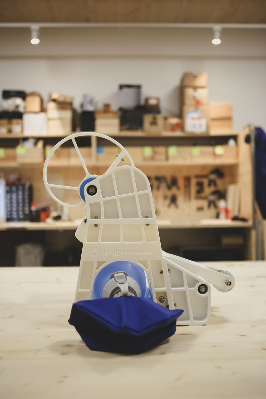 Prototype de respirateur open source imprimé en 3D en atelier de design industriel