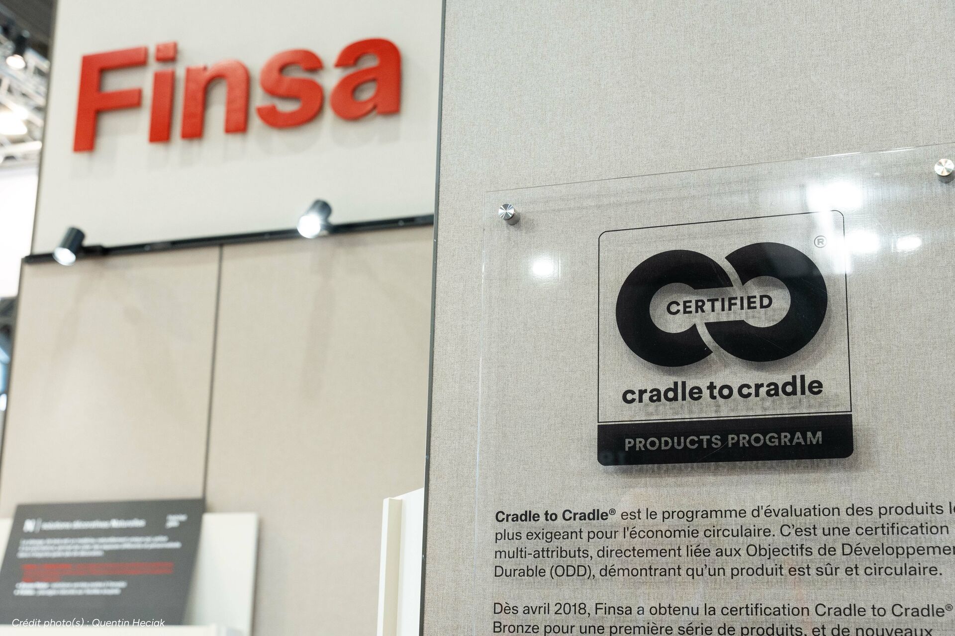 Stand éco-conçu intégrant des matériaux certifiés Cradle to Cradle dans une démarche de design responsable