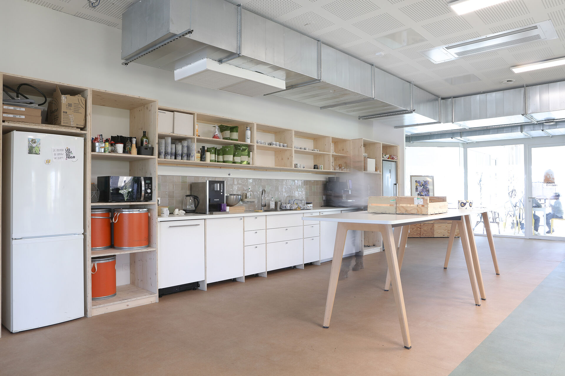 espace-convivial-cuisine-bureaux-reemploi-design-bordeaux