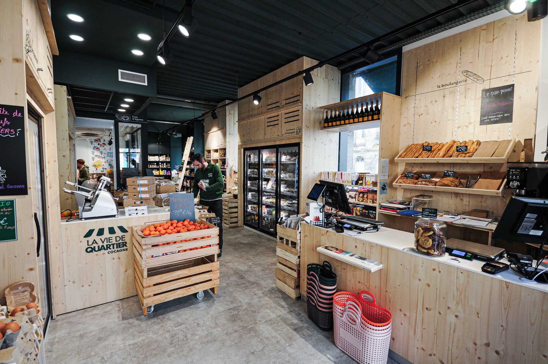 Design d’espace pour une épicerie en Nouvelle-Aquitaine avec aménagement optimisé