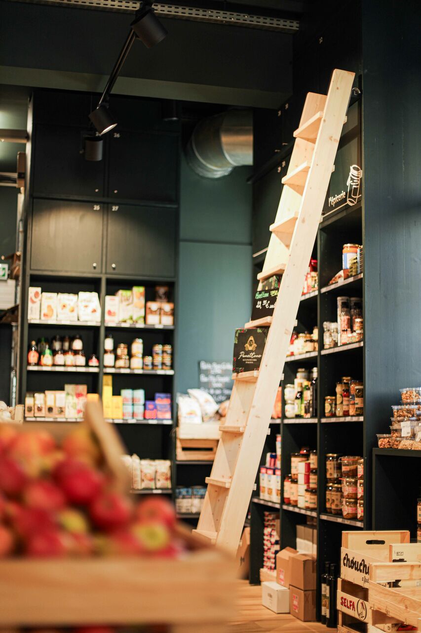 Épicerie de quartier dans le quartier des Chartrons à Bordeaux avec agencement sur mesure