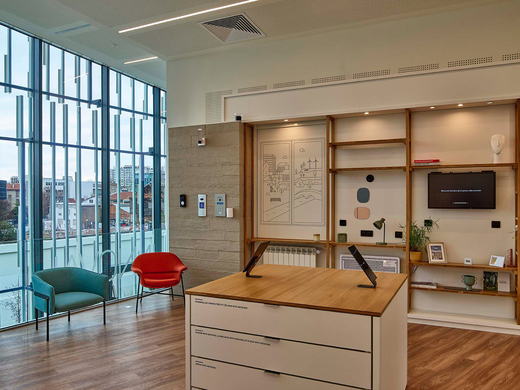 Scénographie de showroom favorisant la compréhension des solutions techniques