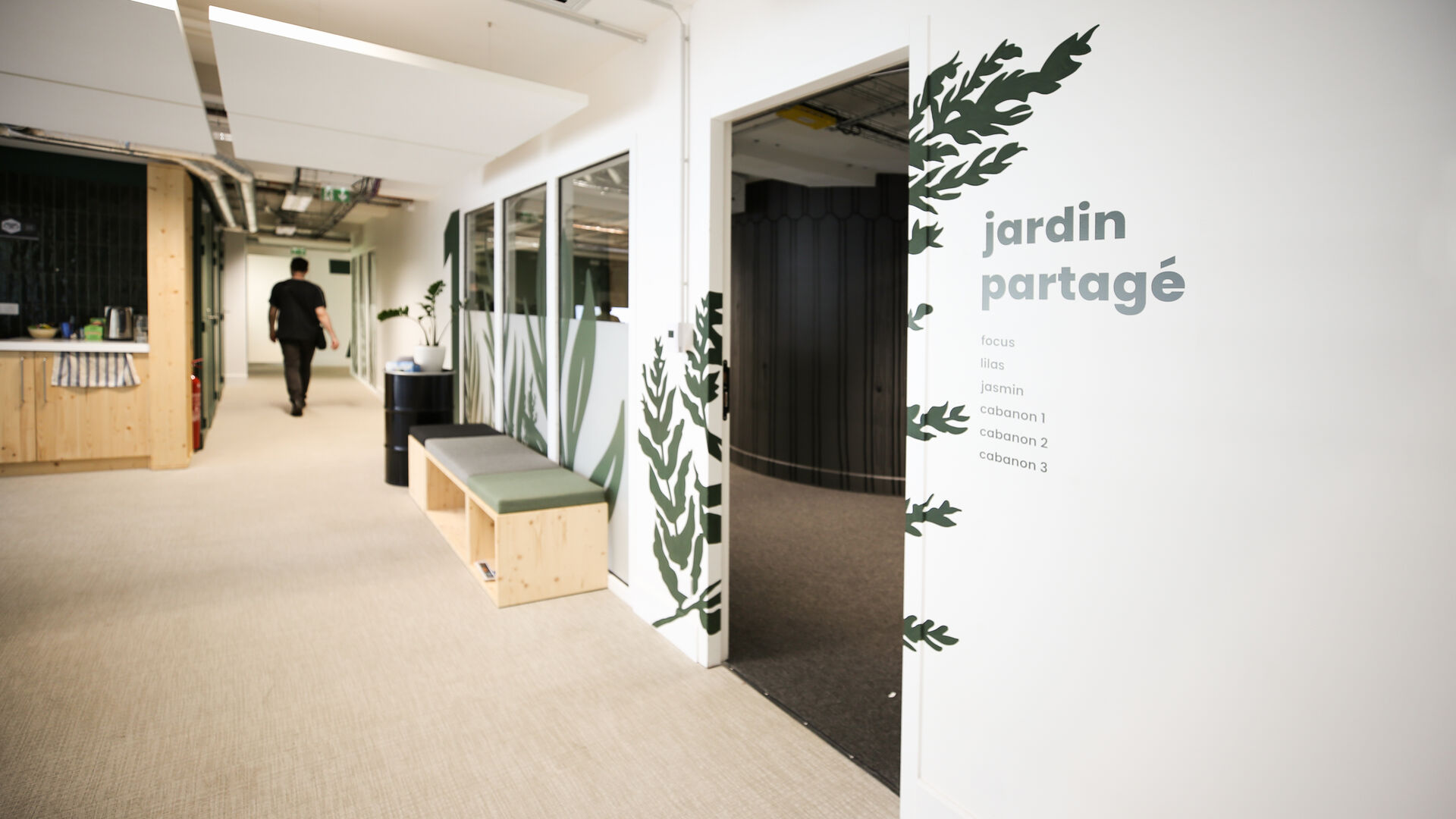Concept de bureaux “jardin” chez Onepoint à Bordeaux, design d’espace inspiré de la nature