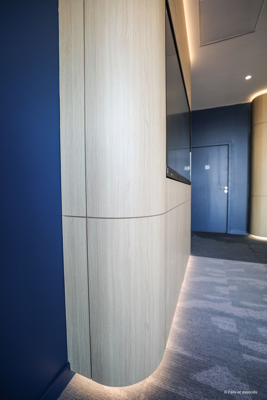 Hall d'accueil et showroom conçus pour Saft dans le cadre d'un projet de design d'espace à Bordeaux