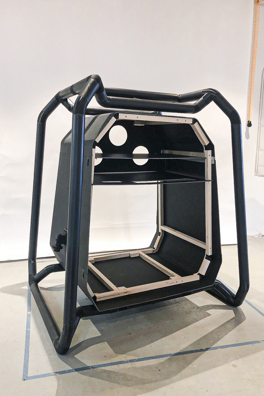 Maquette à l'échelle 1 du chargeur de batterie industriel utilisée pendant la conception du projet Saft