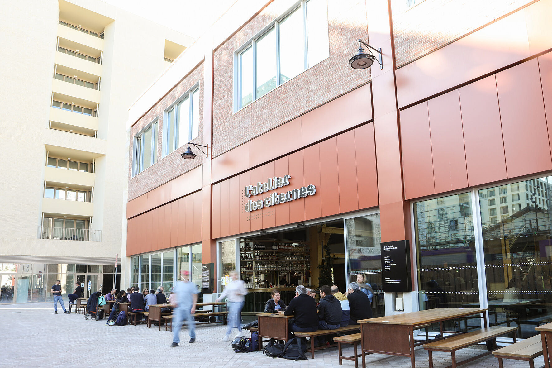 Aménagement de la halle gourmande Atelier des Citernes à Bordeaux par une agence de design d’espace