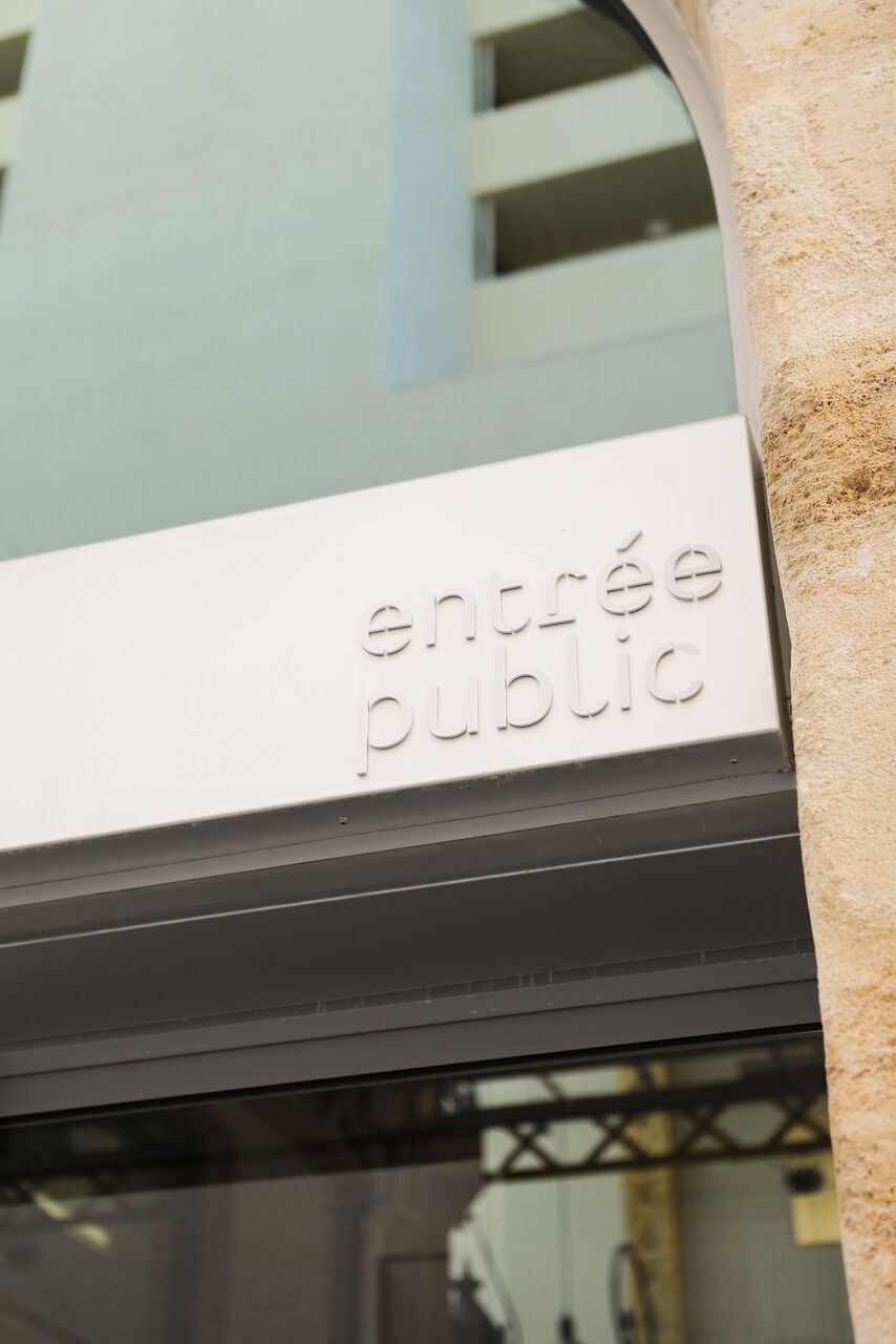 Structure métallique conservée dans la halle gourmande Atelier des Citernes à Bordeaux