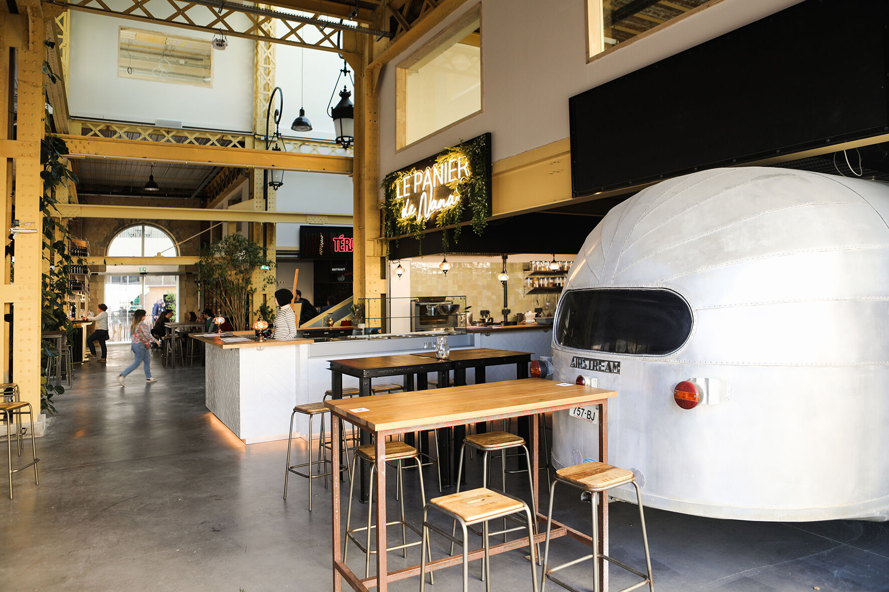 Réhabilitation d’une halle industrielle en espace de restauration et lieu de vie à Bordeaux