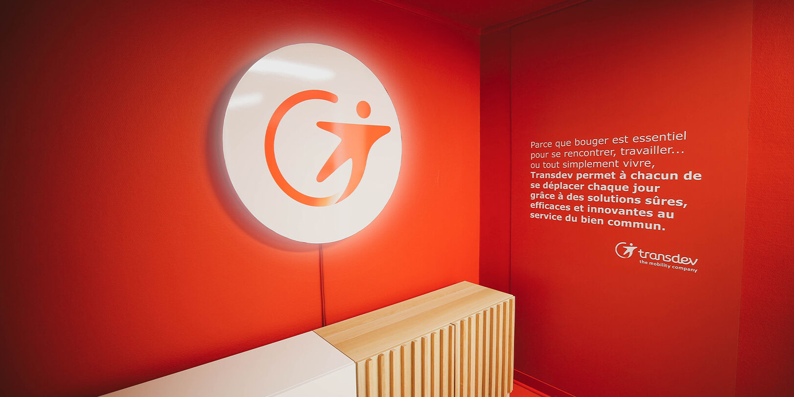 Signalétique et identité visuelle des espaces Transdev, intégrée à un projet d’aménagement et de design d’environnement