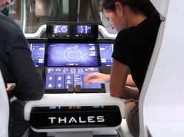 Avionics 2020 / Thales (photo 3)