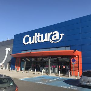 Concept d'enseigne pour les magasins Cultura